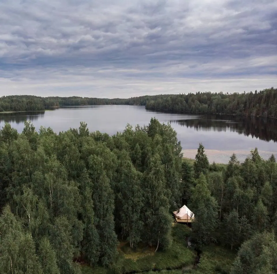 Огромная территория — глэмпинг Sky Wood Hills