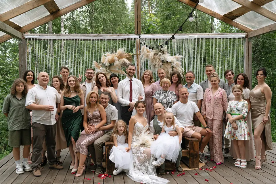 Свадьба на террасе у озера в Sky Wood Hills